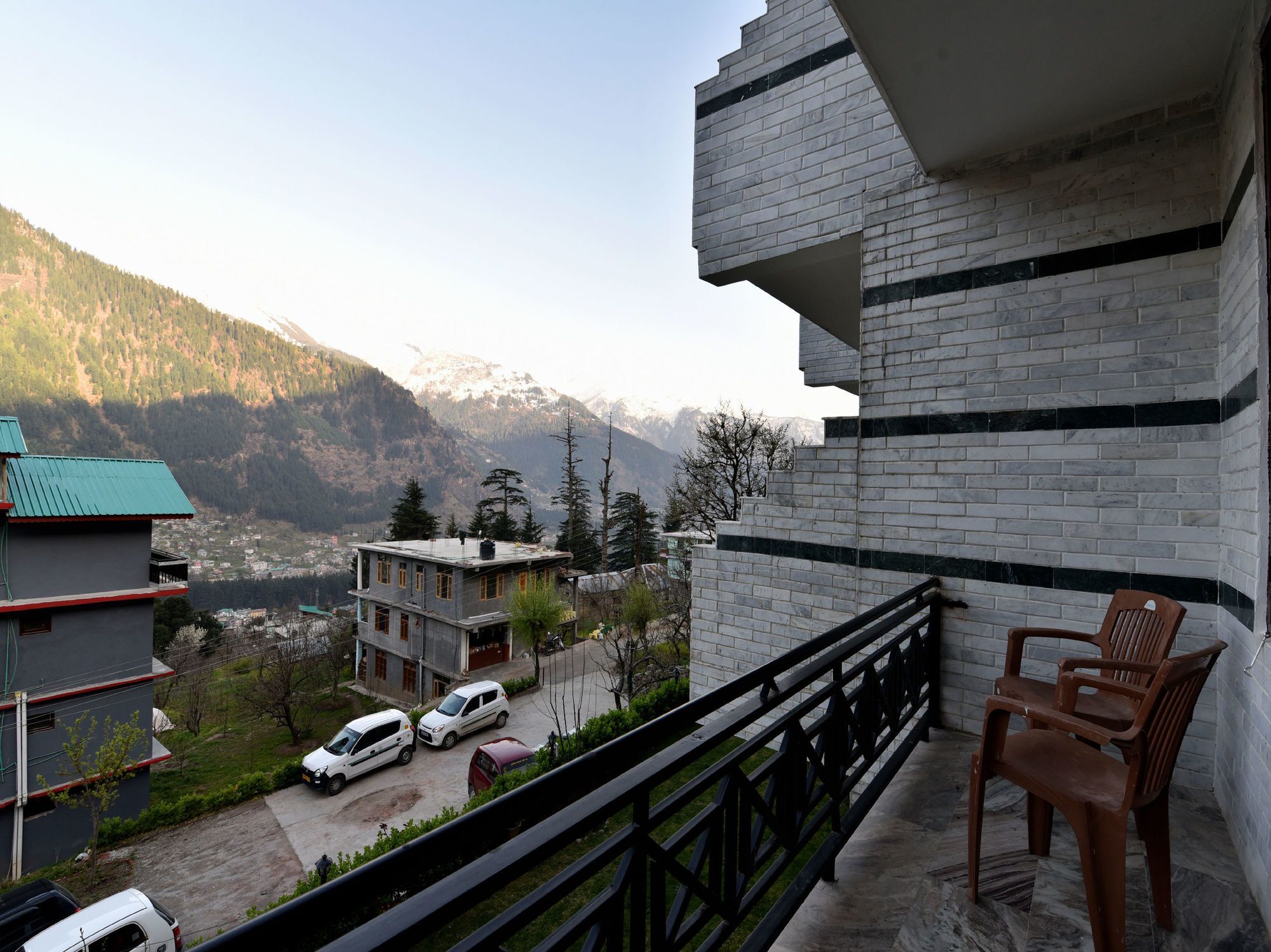 Oyo 12735 The Manali (Himachal Pradesh)