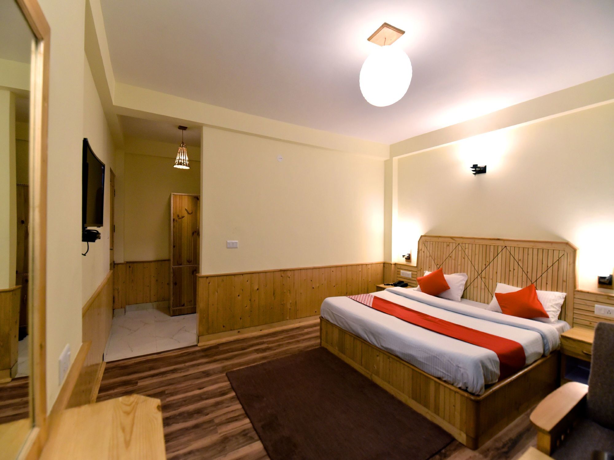 Oyo 12735 The Hotel
