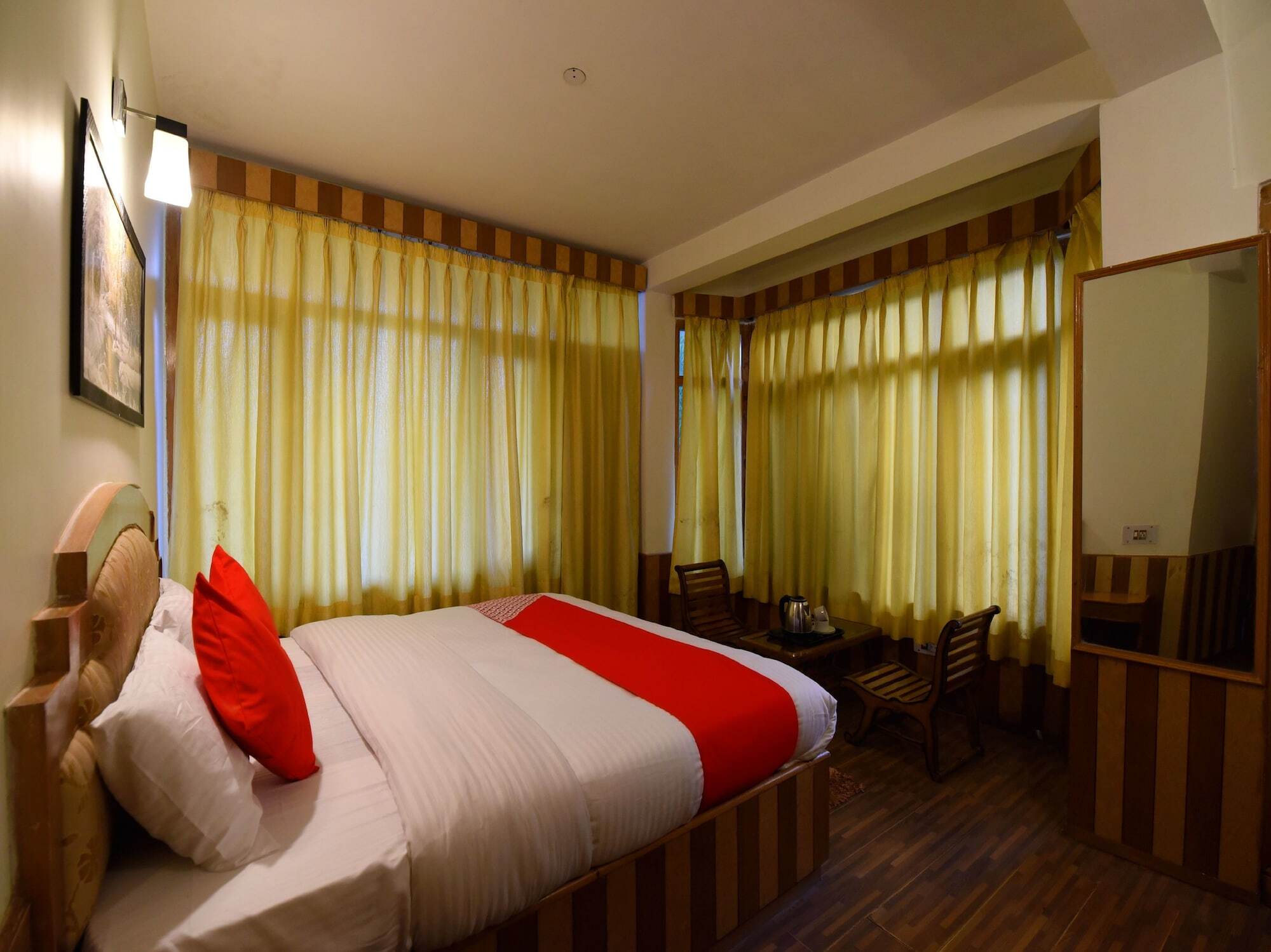 Hotel Oyo 13841 Whispering Woods Manali (Himachal Pradesh)
