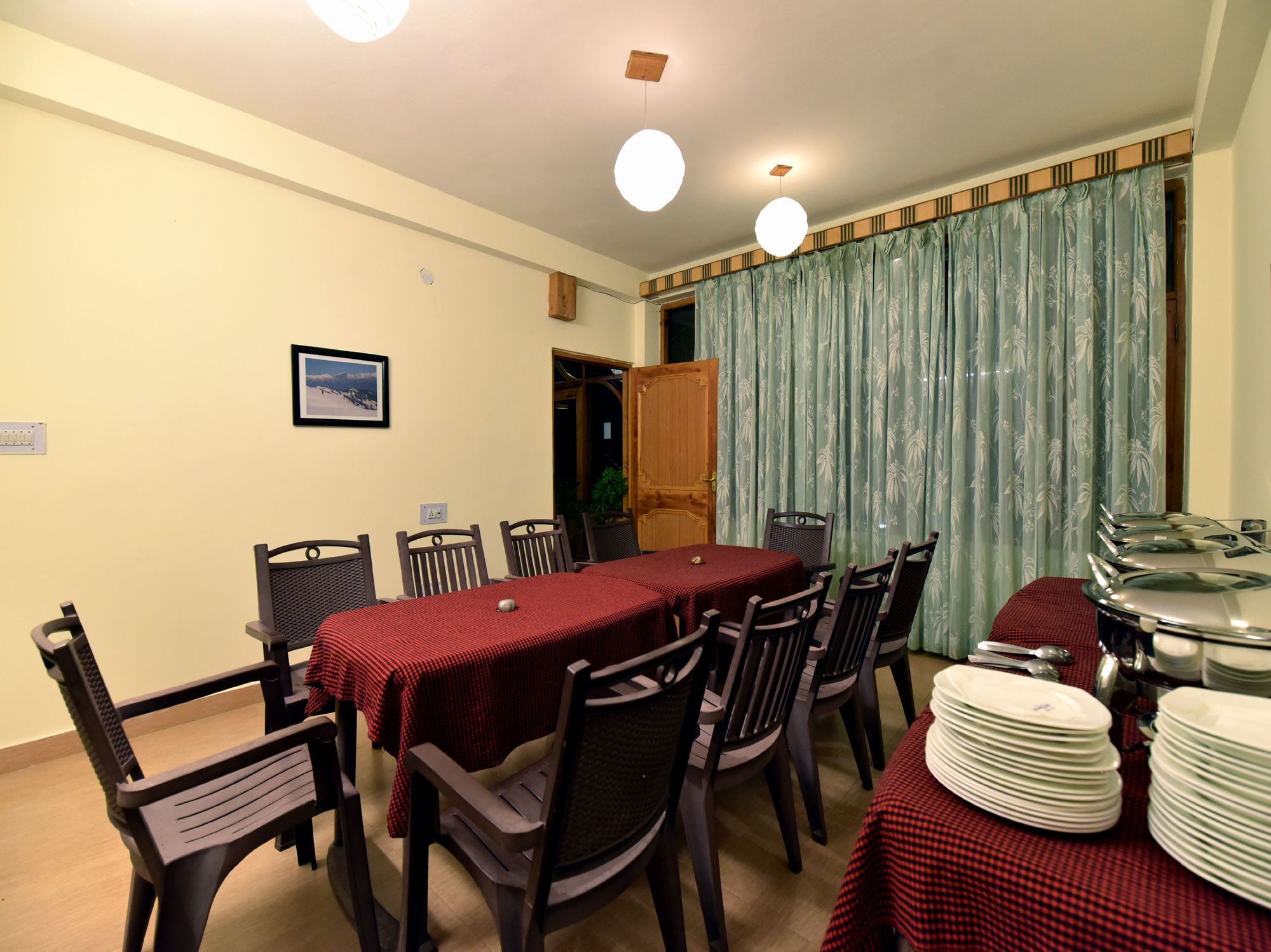 Hotel Oyo 12735 The 3*