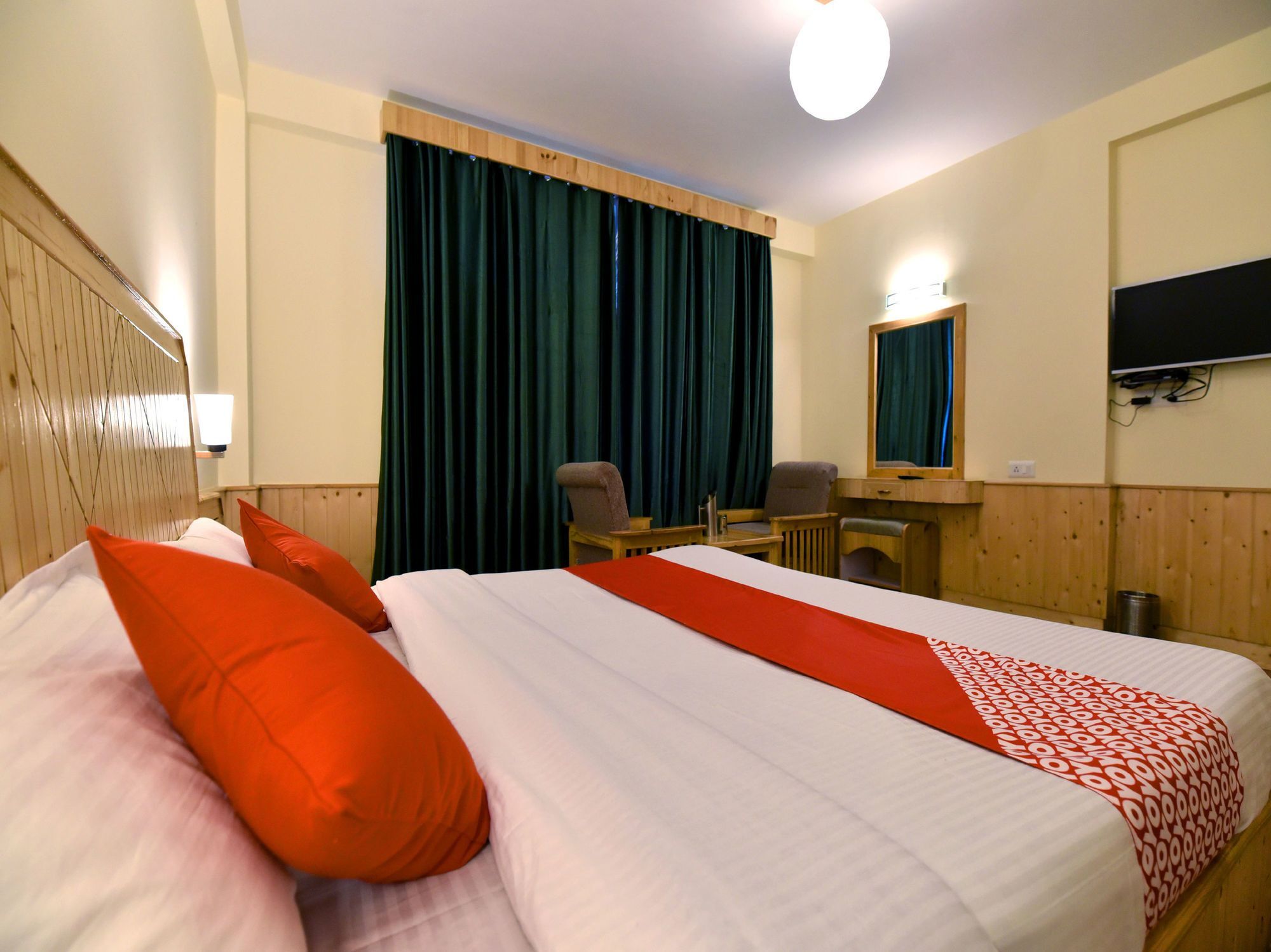 Oyo 12735 The Hotel 3*
