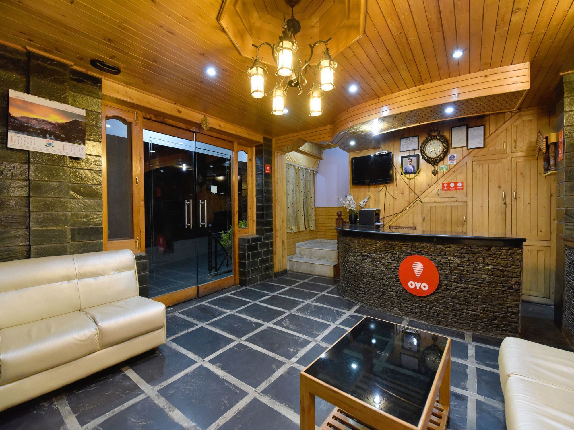 Oyo 13218 Hollywood Manali (Himachal Pradesh)