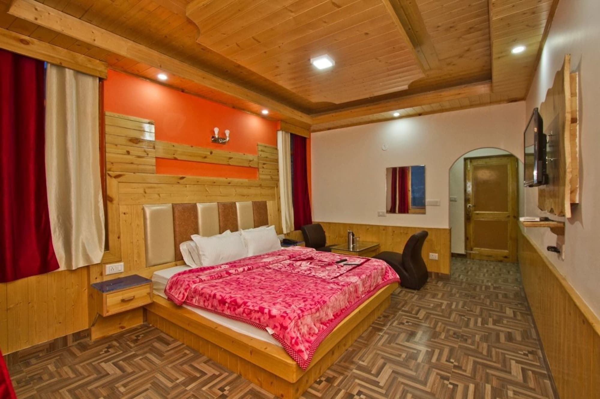 Snow Season Hotel 3*