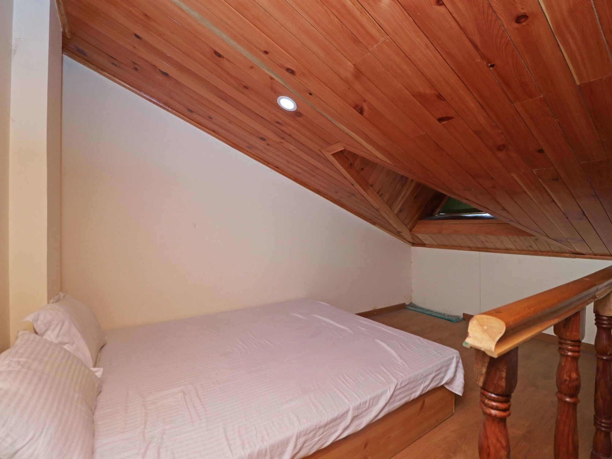 Oyo 13715 Classic Naggar Road Hotel Manali (Himachal Pradesh)