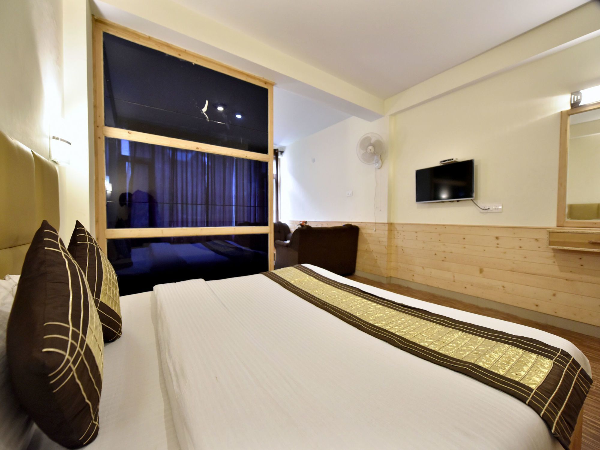 Oyo 12439 Ride At Hill Hotel