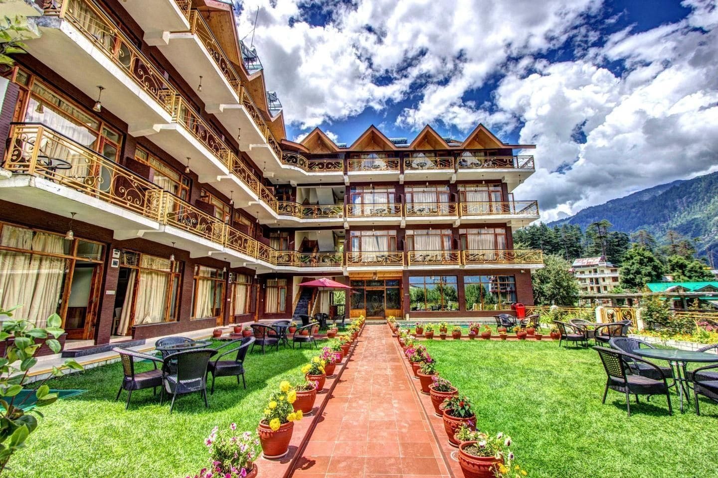 Snow Peak Retreat Manali (Himachal Pradesh)