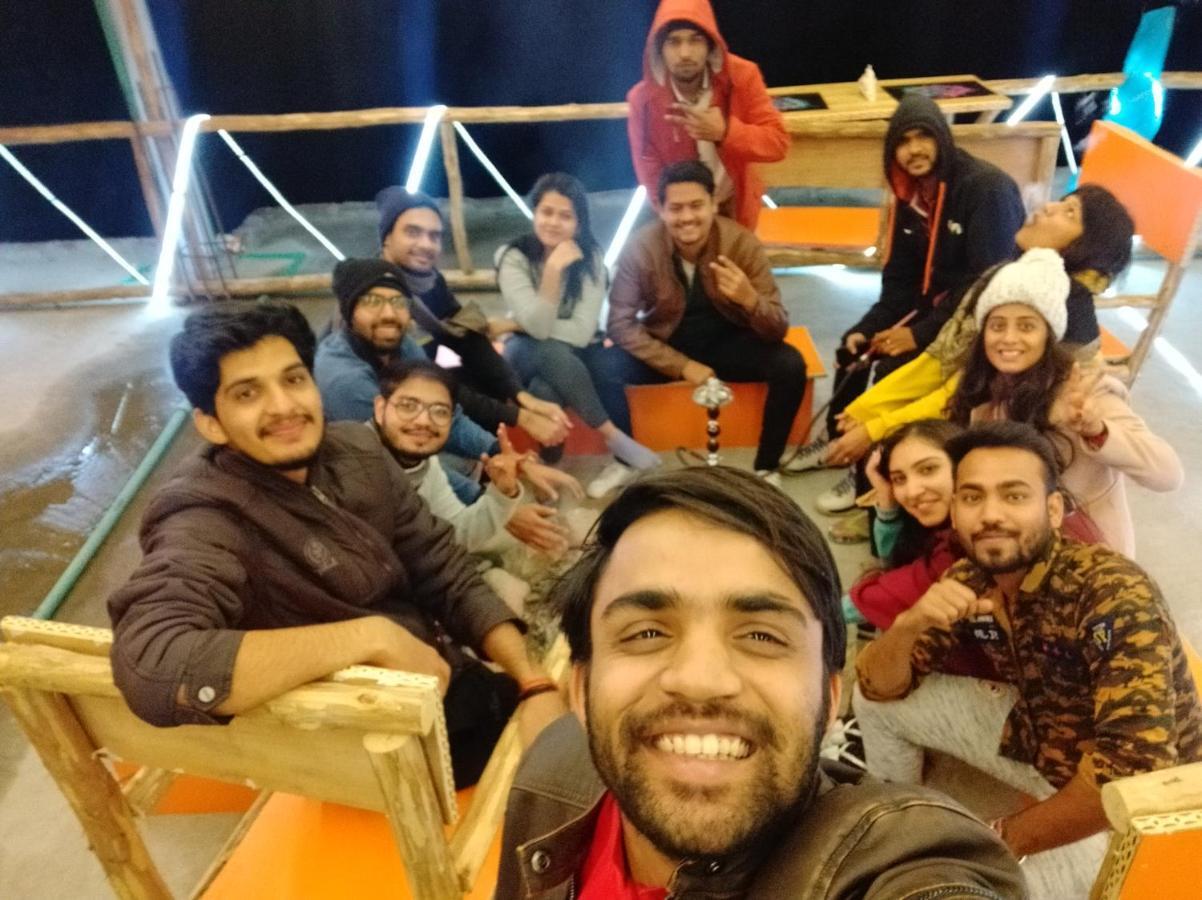 Backpackers Headquarter *