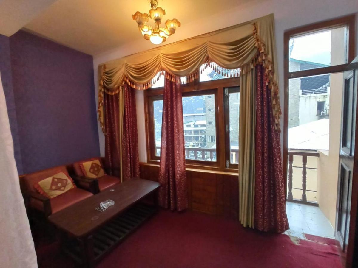 Hotel Him View Manali (Himachal Pradesh)