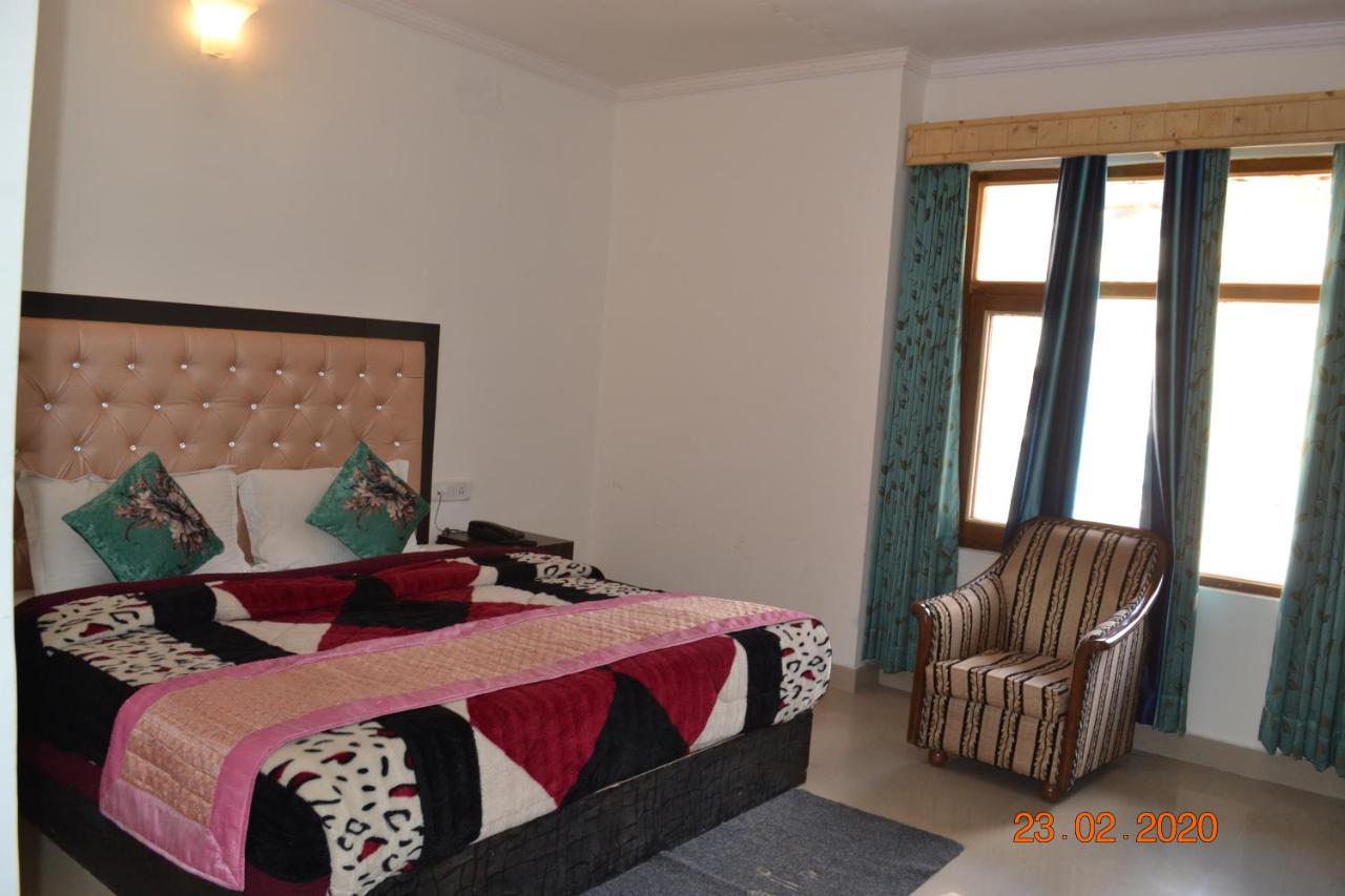 Mallu Singh's Hotel