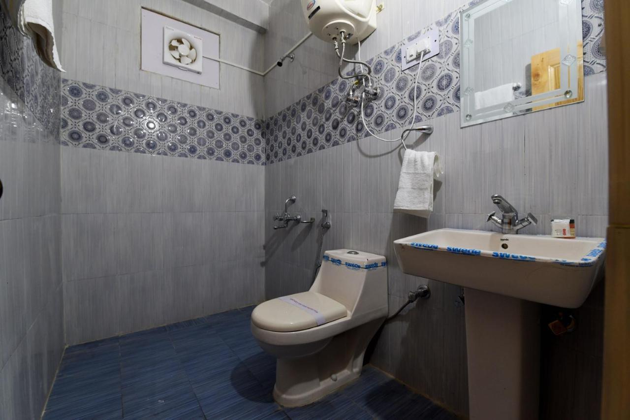 Oyo 15028 Kalpana Hotel