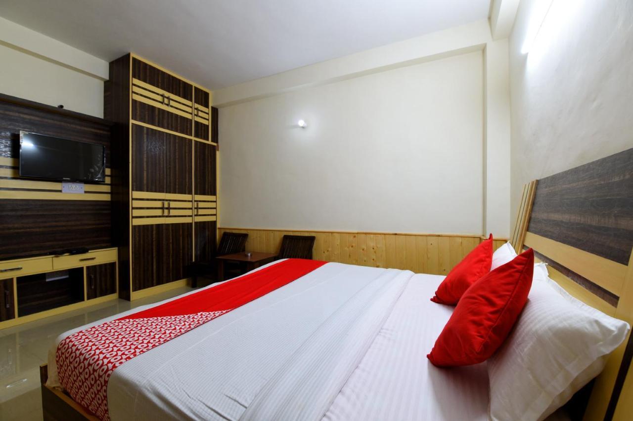 Oyo 15028 Kalpana Hotel