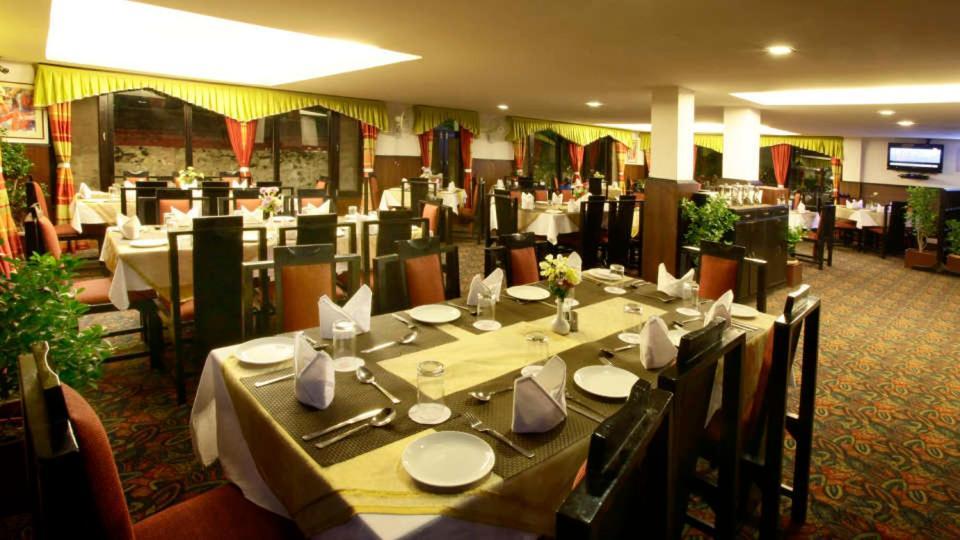 De Vivendi With 35000 Sqft Open Lawn With Bbq Resort