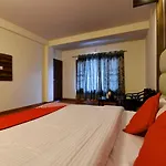 Oyo 15216 North Villa