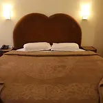 Fabhotel Ever Green