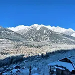 The View, Manali