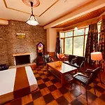 3 Bedroom Luxury Villa With Sceneric Mountain View