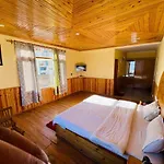 Pause At Manali