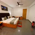 Hotel Beas River Retreat - A Riverside Hotel With Balcony