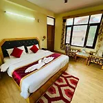 Radhika Cottage Manali