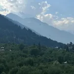 Hotel Old Manali With Balcony & Mountain View, Near Manali Club House