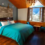 Fluestern -A Boutique Hostel