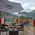New Harmony Inn