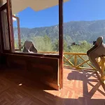 Yolo Backpackers - Manali