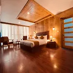 Vista Resort, Manali - ! Near Mall Road !! Hot & Cold Ac Rooms !! Best Selling !! Big Parking !! Luxury Collection !! Open Terrace !! Lift !! Playing Zone !! Property Of The Year !
