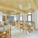 Hotel O Breeze Inn
