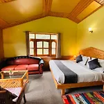 Hotel Hollywood Manali - Scenic River & Mountain View With Premium Rooms Near Mall Road