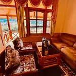 Hotel Hollywood Manali - Scenic River & Mountain View With Premium Rooms Near Mall Road