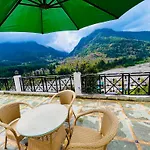 Hotel Hollywood Manali - Scenic River & Mountain View With Premium Rooms Near Mall Road