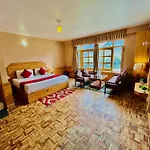 Hotel Hollywood Vibes #Riverview #Premium Rooms #Prime Location #Most Awarded #Parking #Top Rated #Open Terrace #Lawn #Best Selling Hotel In Manali