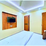 Mall Road Hotel S A M I R U P A L A C E Near Temple And Garden