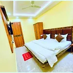 Mall Road Hotel S A M I R U P A L A C E Near Temple And Garden
