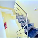 Mall Road Hotel S A M I R U P A L A C E Near Temple And Garden