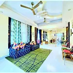 City View Hotel T R I P P Y - T U R T L E Near Park