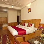 Hotel Baragarh Regency