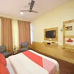 Oyo 11402 Hotel Day Flower