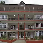Oyo 8895 Hotel Pine Grove