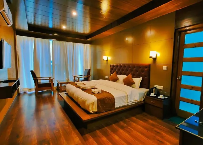 Vista Resort, Manali - ! Near Mall Road !! Hot & Cold Ac Rooms !! Best Selling !! Big Parking !! Luxury Collection !! Open Terrace !! Lift !! Playing Zone !! Property Of The Year !