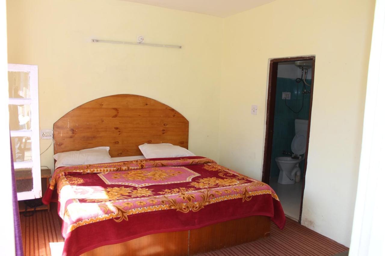 Lilly & Cafe Hostel *