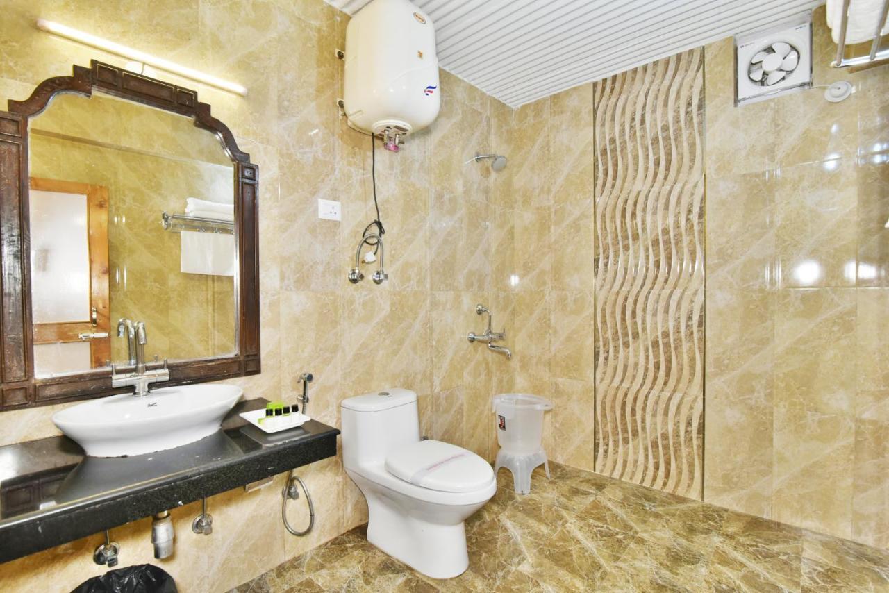 Hotel Himgiri 2*