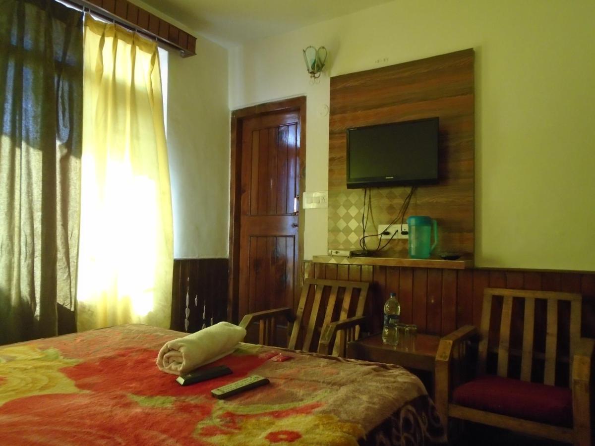 Magnolia Mallroad Hotel Manali (Himachal Pradesh)