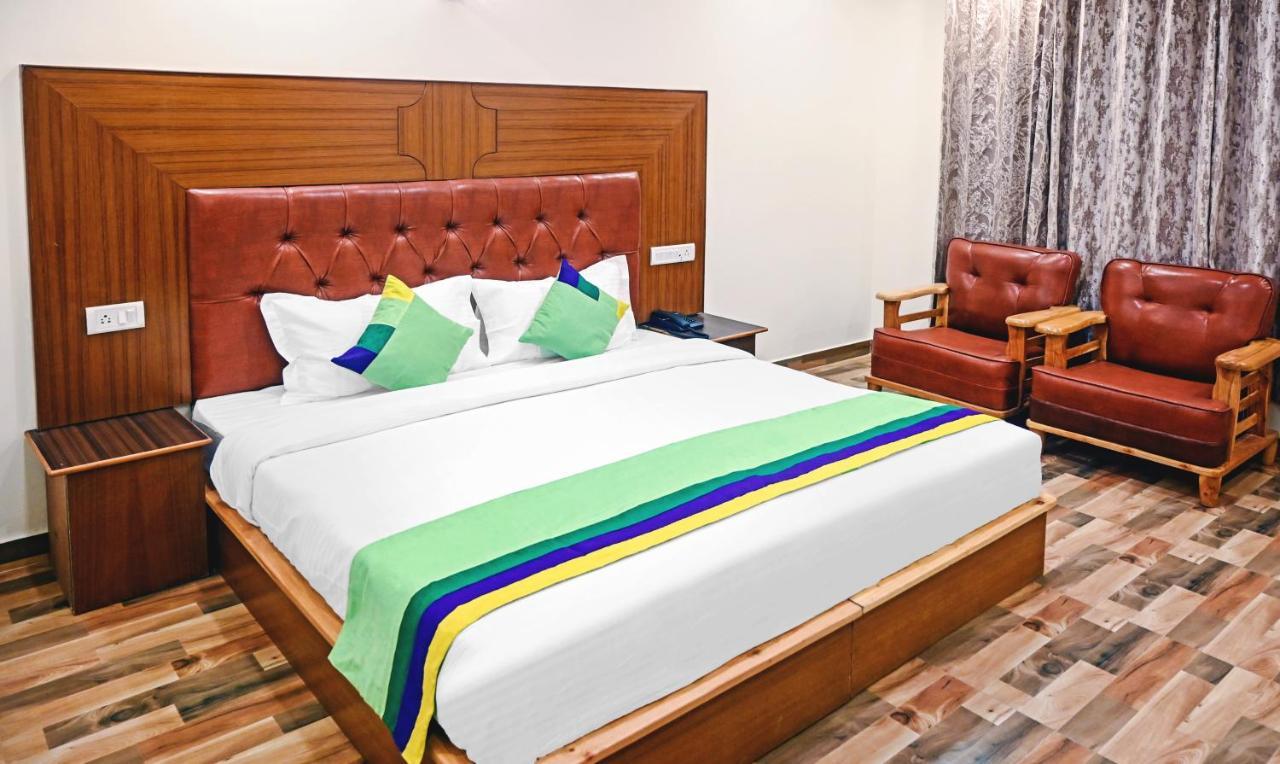 Treebo Dev With Valley View, Mall Road Hotel 3*
