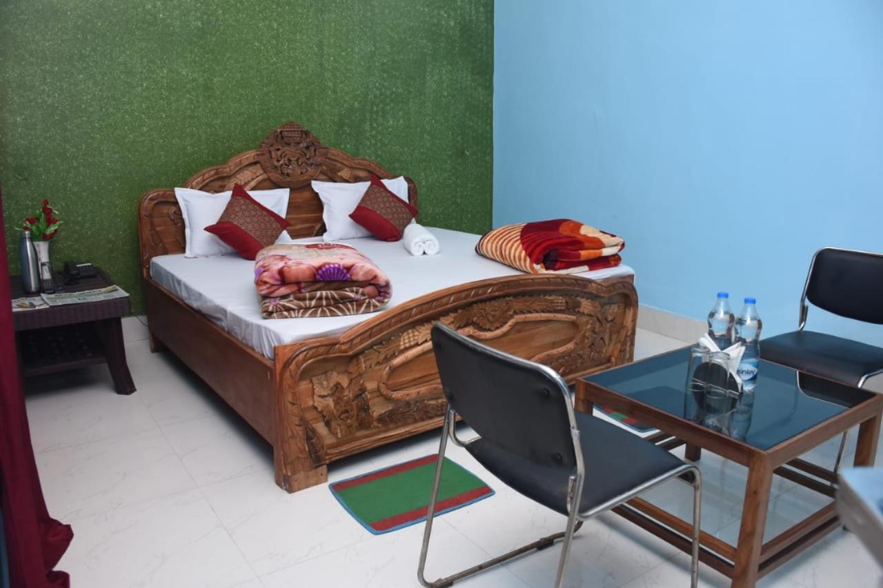 Goroomgo New Ambika Mall Road Hotel