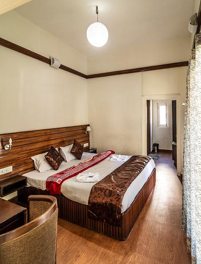 Sunflower Hotel *
