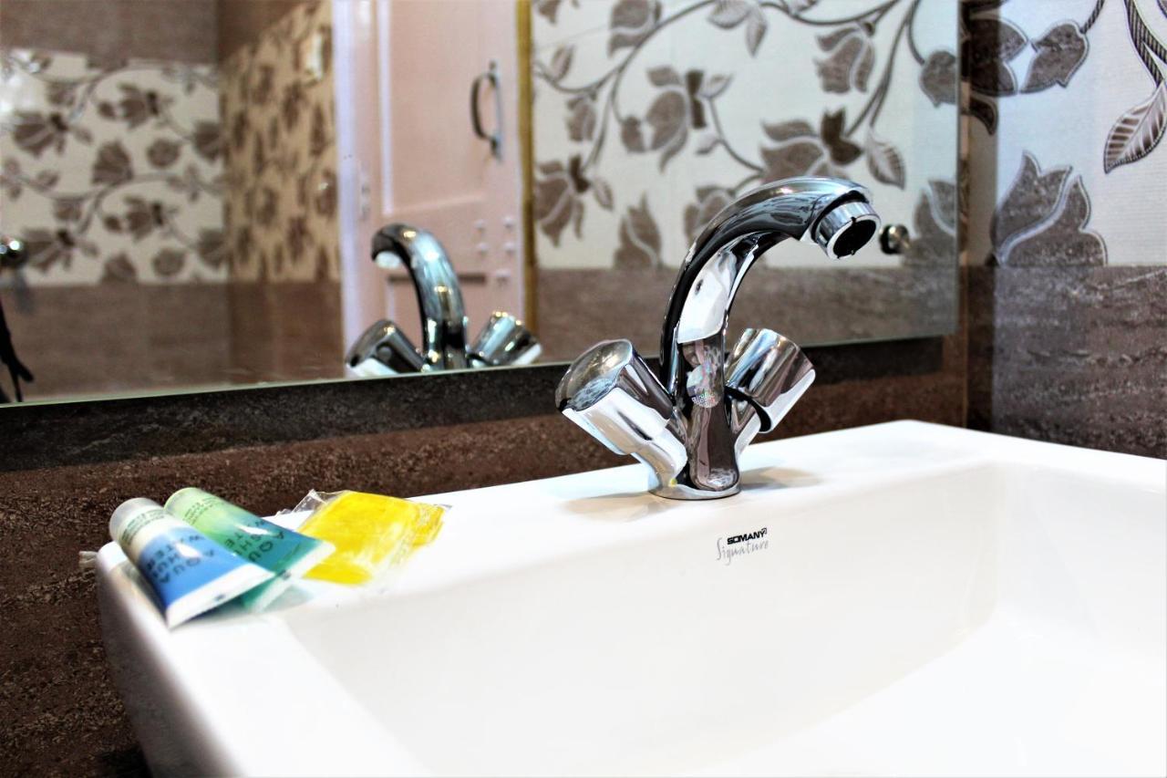 Nirvana Premium By Yoyo's World Hotel 3*