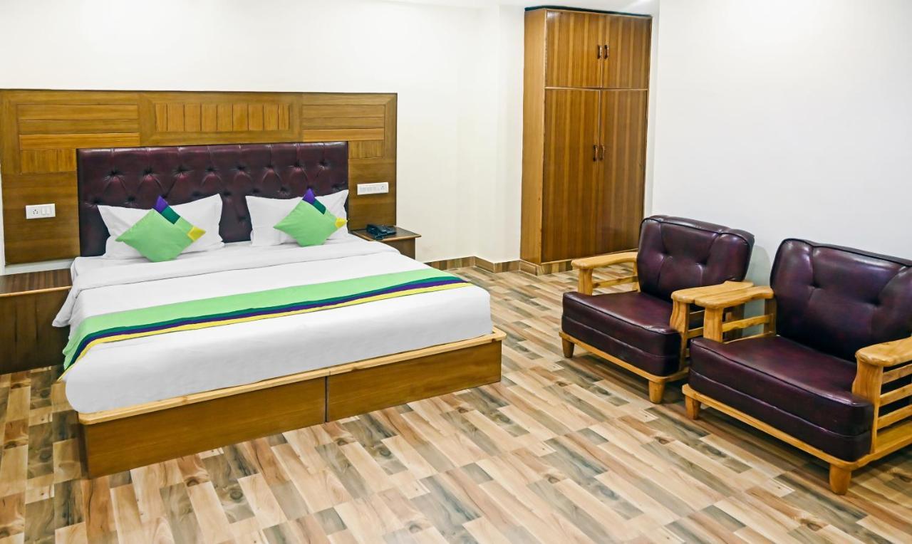 Treebo Dev With Valley View, Mall Road Hotel