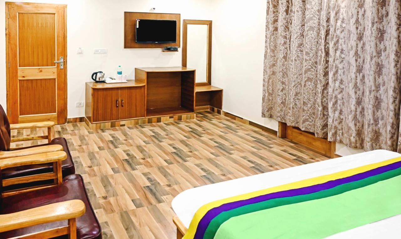 Treebo Dev With Valley View, Mall Road Hotel